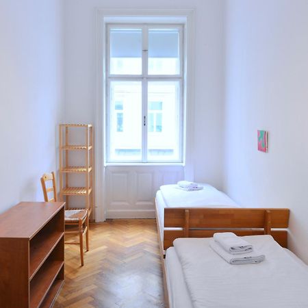Top Flat - 1 Free Parking Space At The Metro Viena Exterior foto