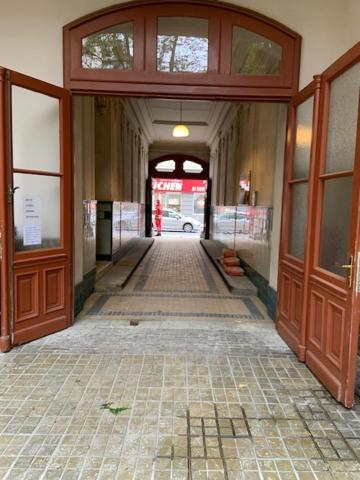 Top Flat - 1 Free Parking Space At The Metro Viena Exterior foto
