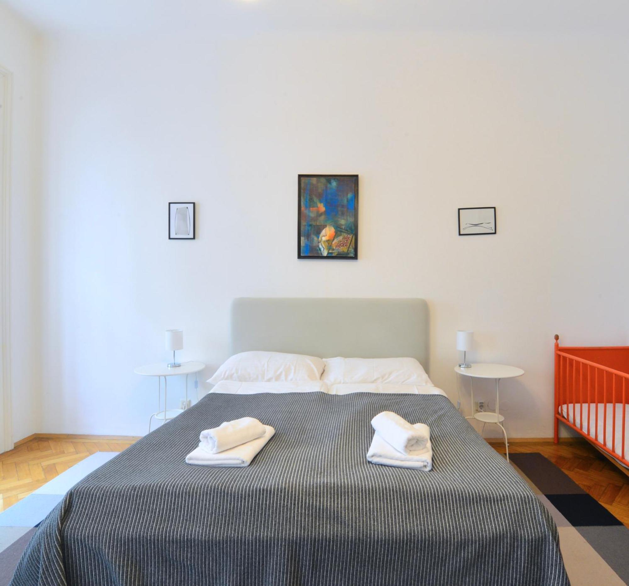 Top Flat - 1 Free Parking Space At The Metro Viena Exterior foto